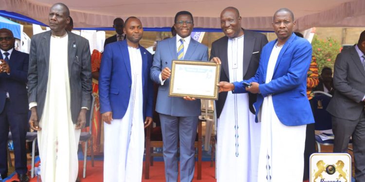 Katikkiro Mayiga asabye Gavumenti okuyimbula Dr.  Kizza Besigye