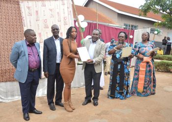 Owek. Bwanika asabye abazadde okukulemberamu olutalo lw’ okuzza empisa mu baana