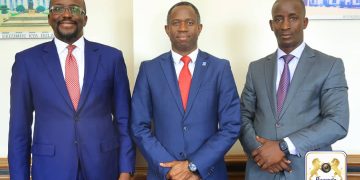 Owek. Mpanga asisinkanye Minisita w’ ettaka mu Bukama bwa Tooro