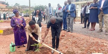 Katikkiro Mayiga asabye abamatendekero ag’obwannanyini okukwasizzaako abatalina obusobozi