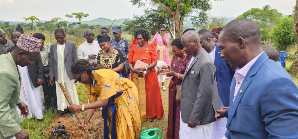 Tudde ku nnono mu nkuza y’abaana n’okubagunjula – Minisita Nabakooba