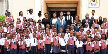 Katikkiro Charles Peter Mayiga akuutidde abazadde okusomesa abaana Obuwangwa kulw’ Eggwanga ery’ enkya