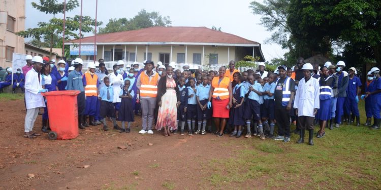 Abassese bakoze Bulungibwansi, bakuutiddwa ku buyonjo