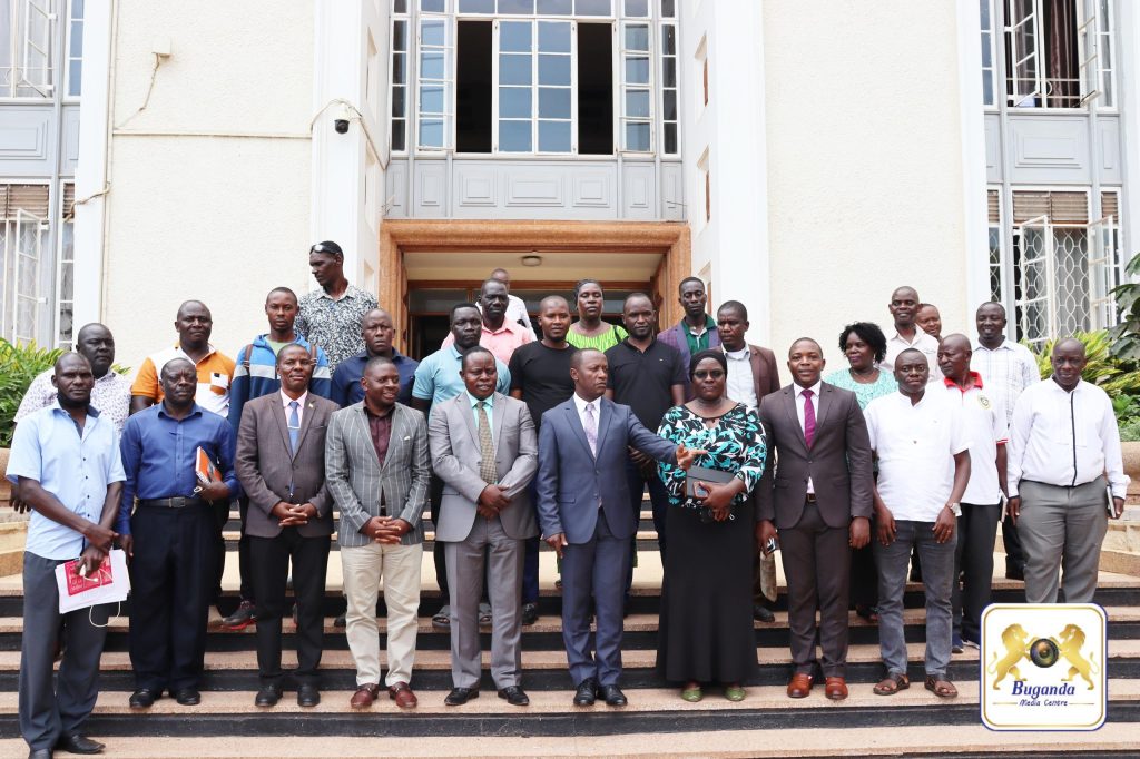 Empaka z’ omupiira gw’ Ebika zengedde, Engabi Ennyumba yakuggulawo n’ Akasimba