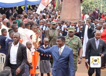 Katikkiro Mayiga asabye abakulembeze okubaako byebayigira ku Paapa Francis