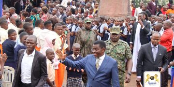 Katikkiro Mayiga asabye abakulembeze okubaako byebayigira ku Paapa Francis