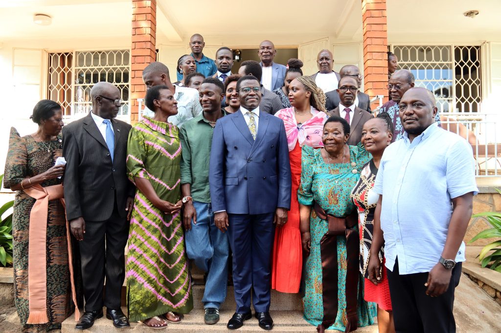 Owek. Mayiga alabudde ku yali Kaggo Owek. Tofiri Kivumbi Malokweza