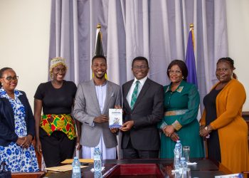Katikkiro Mayiga akuutidde abantu okwemanyiiza okusoma ebitabo