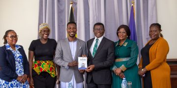 Katikkiro Mayiga akuutidde abantu okwemanyiiza okusoma ebitabo