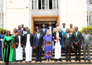 Obwakabaka butenderezza Dr. Ken Chapman olw’ okujjanjaba abantu n’ okutumbula Oluganda