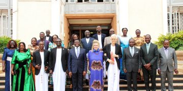 Obwakabaka butenderezza Dr. Ken Chapman olw’ okujjanjaba abantu n’ okutumbula Oluganda