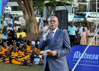 Empaka z’Ebitone mu baana  b’amasomero zifundikiddwa, basabiddwa okubitumbula