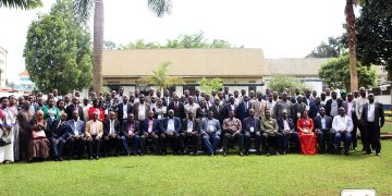 Olusirika lw’abakulembeze mu bwakabaka lukomekkerezeddw, Abakulembeze basabiddwa okukulembeza abavubuka