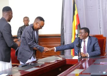 Ensisinkano ya Katikkiro n’Omuyimbi Kabuye Ssembogga