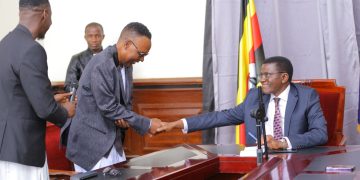 Ensisinkano ya Katikkiro n’Omuyimbi Kabuye Ssembogga