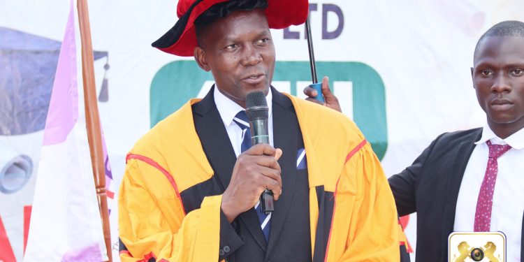 Minisita Kiyimba Asabye Gavumenti Okuwa Bannansi ‘Internet’ Ku Bwererere