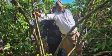 Okulambula kwa Katikkiro e Ssingo: Minisita Kakomo asisinkanye abalimi