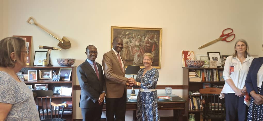 Buganda Okukolagana n’Abamerika mu kutumbula Ebyenjigiriza