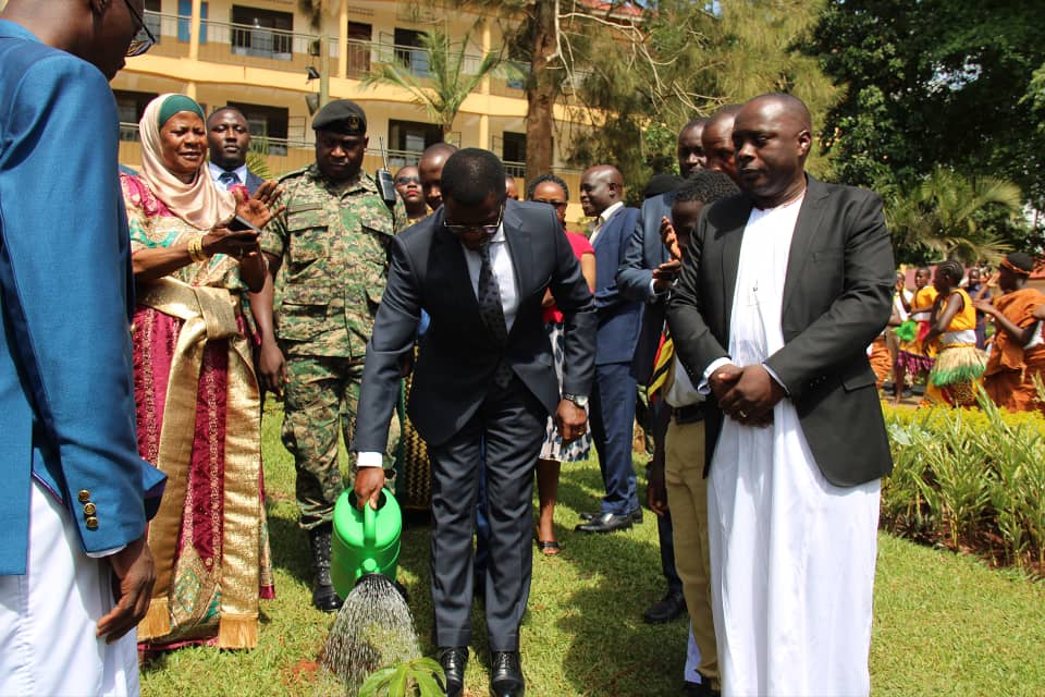 Abavubuka mwetegekere Ensi ey’enkya – Katikkiro Mayiga