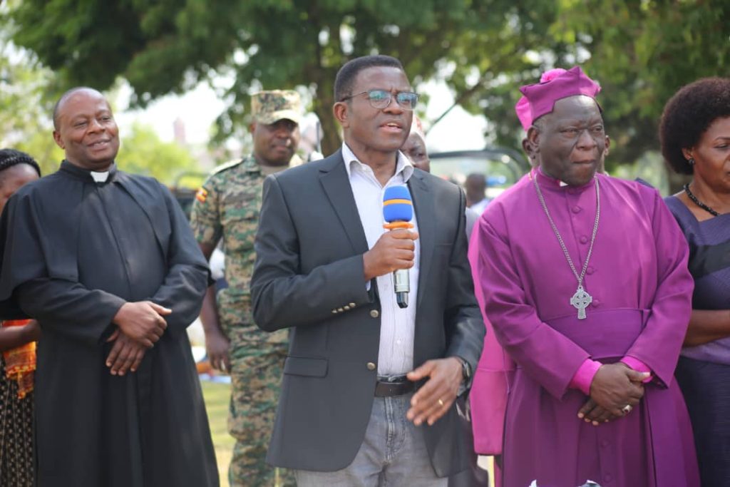 Katikkiro acoomedde abantu abasiiba mu masinzizo ne balekayo okukola