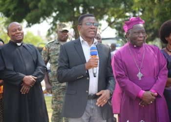 Katikkiro acoomedde abantu abasiiba mu masinzizo ne balekayo okukola