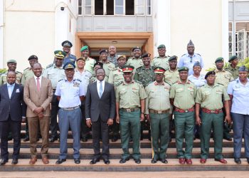 Katikkiro Asisinkanye Bannamaggye ba  Zimbabwe