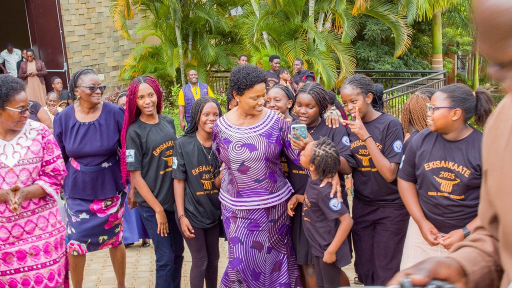 Nnaabagereka ku nnimi enzaaliranwa