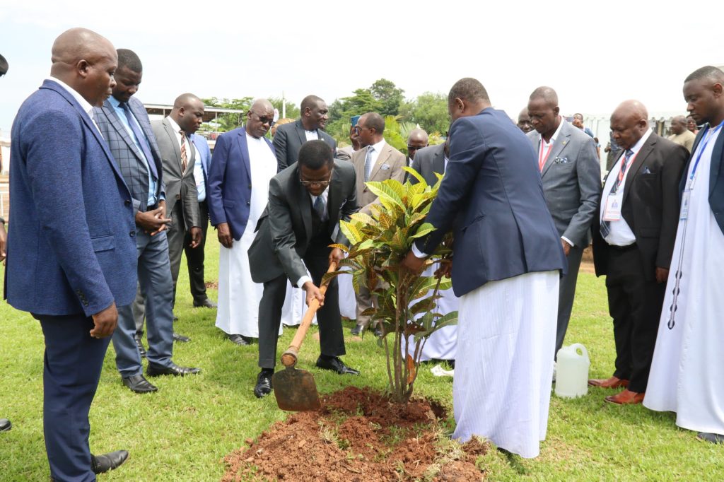 Musiime Abantu nga bakyawulira – Katikkiro Mayiga