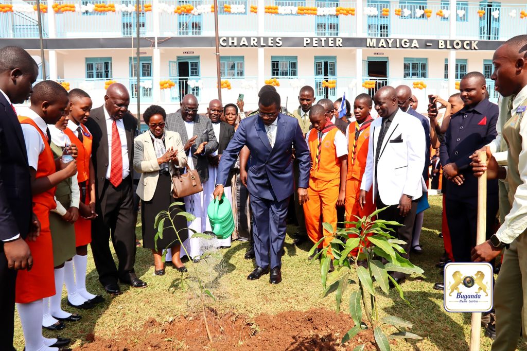 Katikkiro ajjukizza abazadde obuvunaanyizibwa bwabwe eri abaana