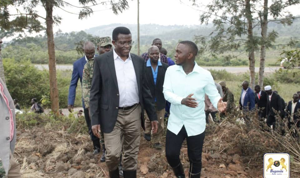 Ow’emyaka 22 alima emmwanyi e Gomba asanyudde Katikkiro