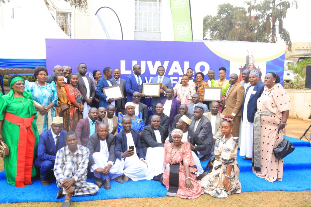 Lwaki Abantu Bajjumbidde Okuwaayo Ssente Eri Obwakabaka?