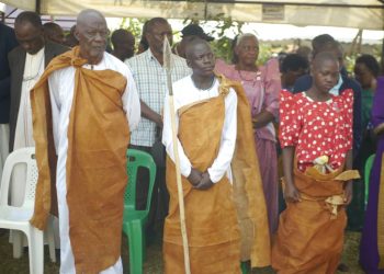 Katikkiro Mayiga Alabudde Abasika ku By’obusika