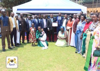 Katikkiro Mayiga Ayogedde ku Kusaanawo kw’amaka okuva ku ssente