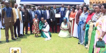 Katikkiro Mayiga Ayogedde ku Kusaanawo kw’amaka okuva ku ssente