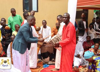 Abantu Balabuddwa obutavoola buwangwa