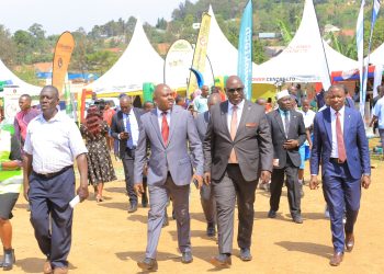 Obwavu Tebabusikira: Owek. Nsibirwa Atongozza Omwoleso gwa CBS PEWOSA