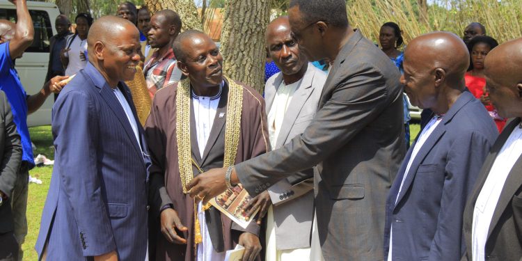 Okunyweza obukulembeze ye zaabu w’okuzza Ebika engulu