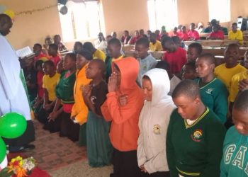 Abaana Abagenda Okukola Ebibuuzo Temubeeraliikiriza!