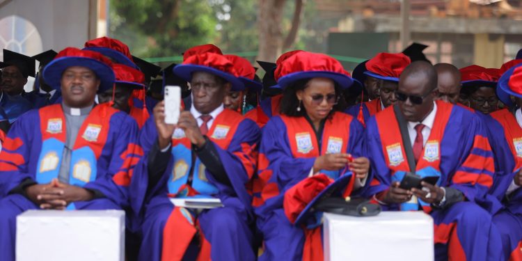Abatikkirwa mukozese obuyiiya okweyimirizaawo