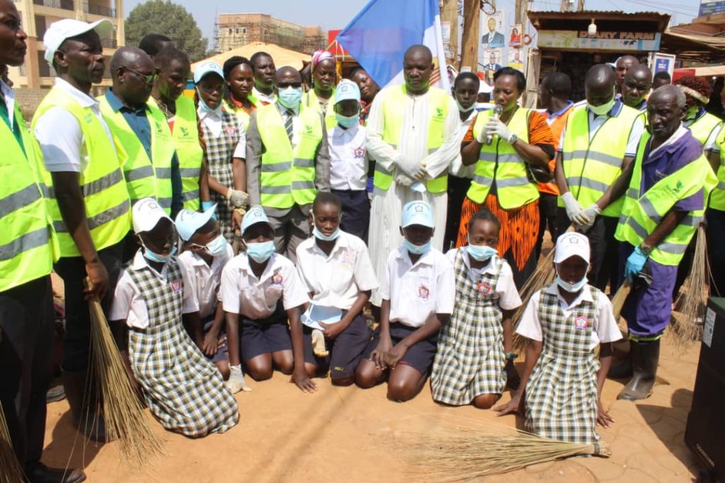 Bulungibwansi e Kira: Kaggo asabye abaana bayigirizibwa