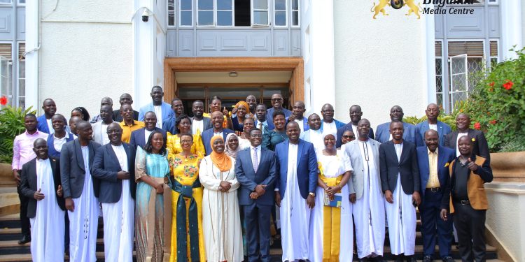 Banna-NRM bakiise Embuga: Katikkiro alabudde bannabyabufuzi ku bisuubizo bye batatuukiriza