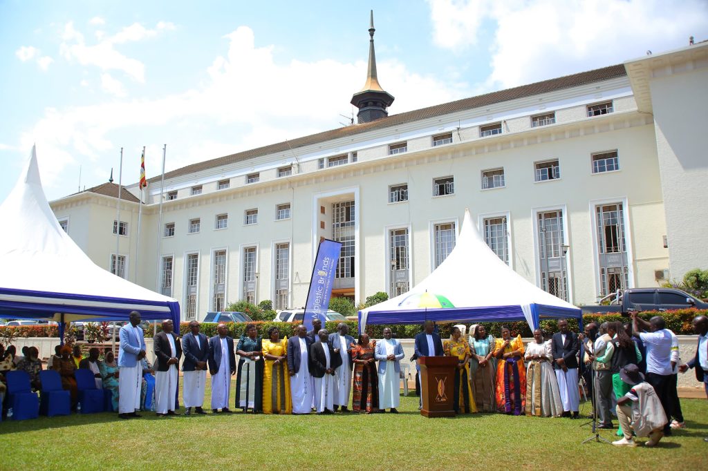 Banna-NRM bakiise Embuga: Katikkiro alabudde bannabyabufuzi ku bisuubizo bye batatuukiriza