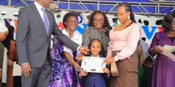 Obwakabaka bujjukiza abazadde ku Bumu mu kukuza abaana