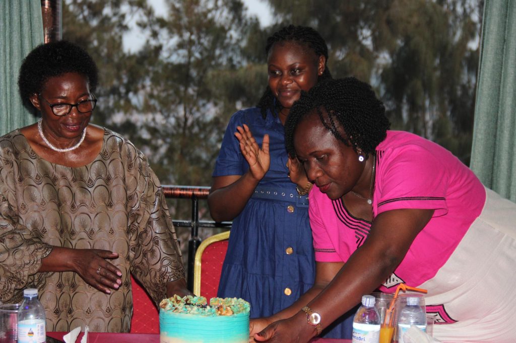 Okunyweza obumu mu baweereza