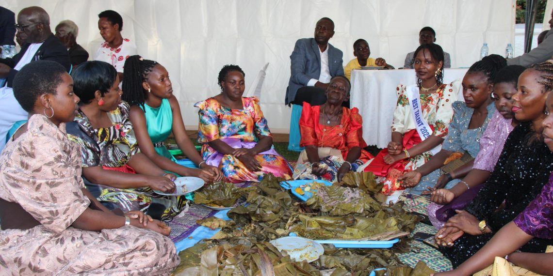 Obukulu bw’Olulimi Oluganda: Obwakabaka butegese Olujjuliro Kkuulaamalungi