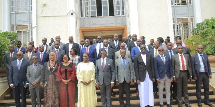 Abakulembeze mu Buganda baweereddwa omusomo ku mafuta