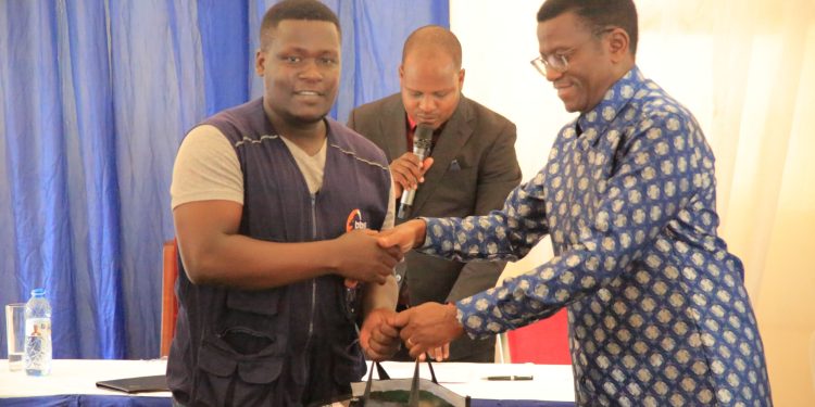 Omulimu gw’Amawulire mukulu nnyo – Katikkiro Mayiga