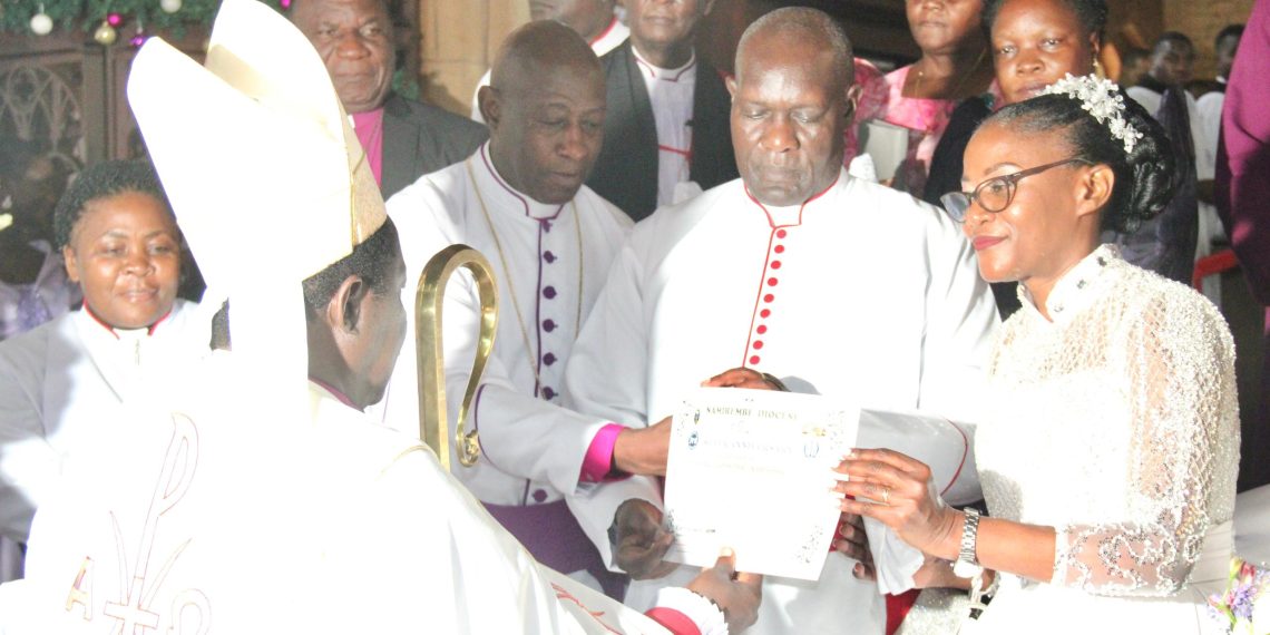 Obwakabaka busabye abafumbo okuwa abavubuka eky’okulabirako ekirungi