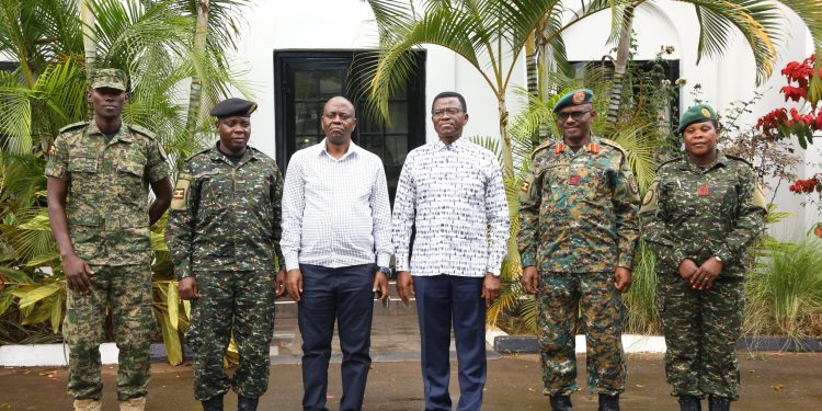 Katikkiro Mayiga alabudde ku nneeyisa y’Abakuumaddembe