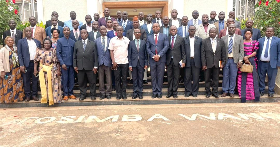 Abaami b’eggombolola balambikiddwa ku Makula